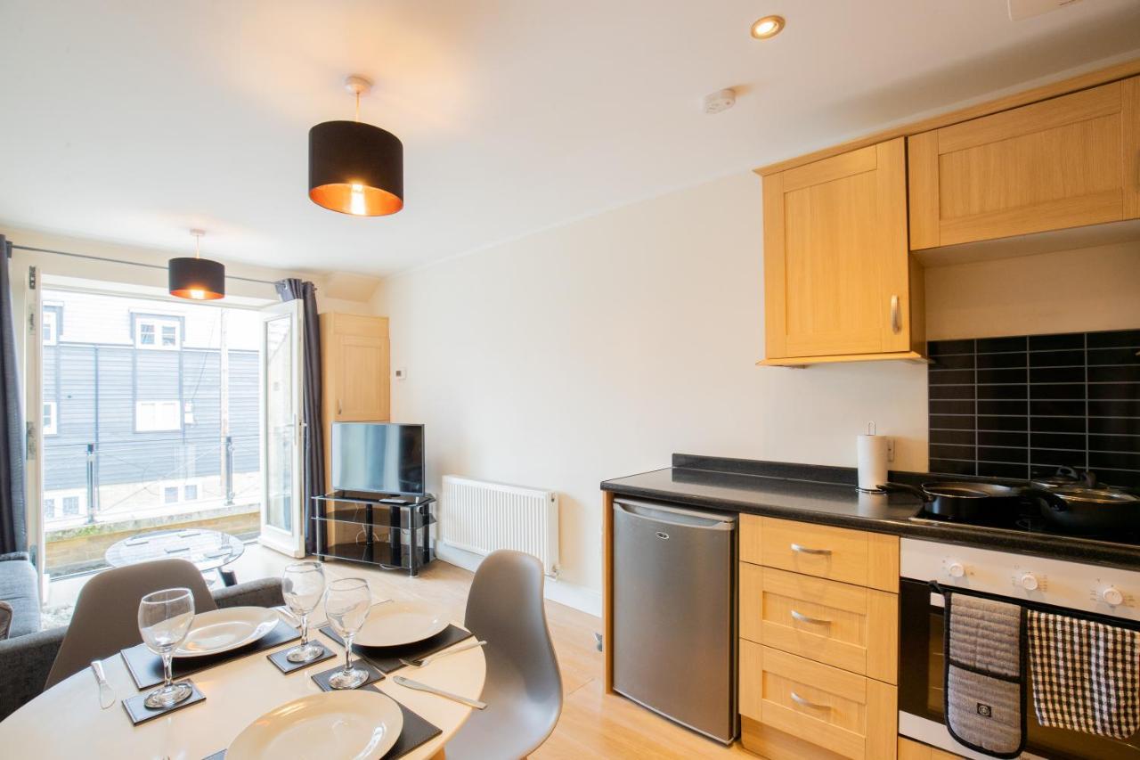 1-Bedroom Apartment With Balcony, ホッデスドン エクステリア 写真